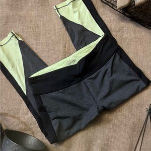 EUC Charcoal Calvin Klein Capri Leggings.  Size M